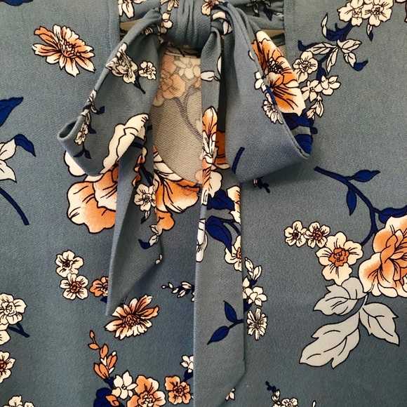 Prissy Floral Bow Tie Dress - Picture 6 of 7